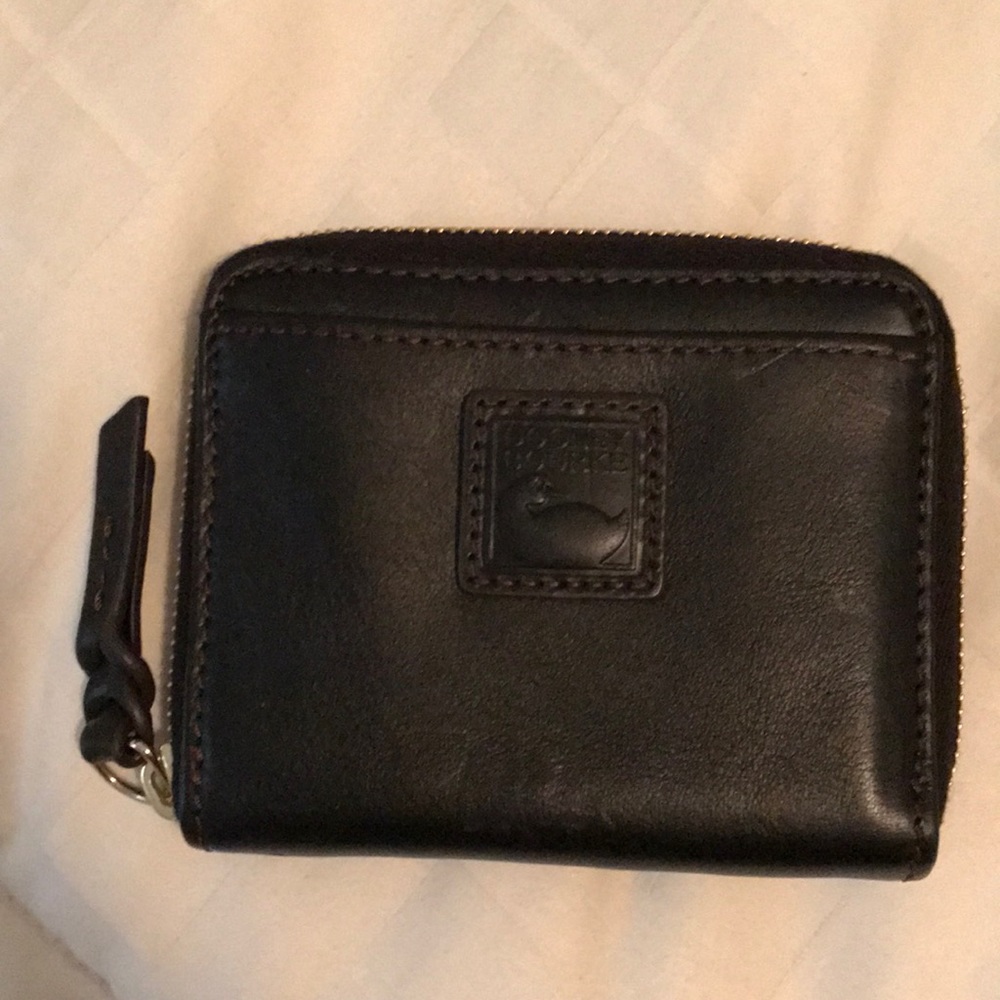 NWOT DOONEY & BOURKE SMALL ZIP AROUND WALLET